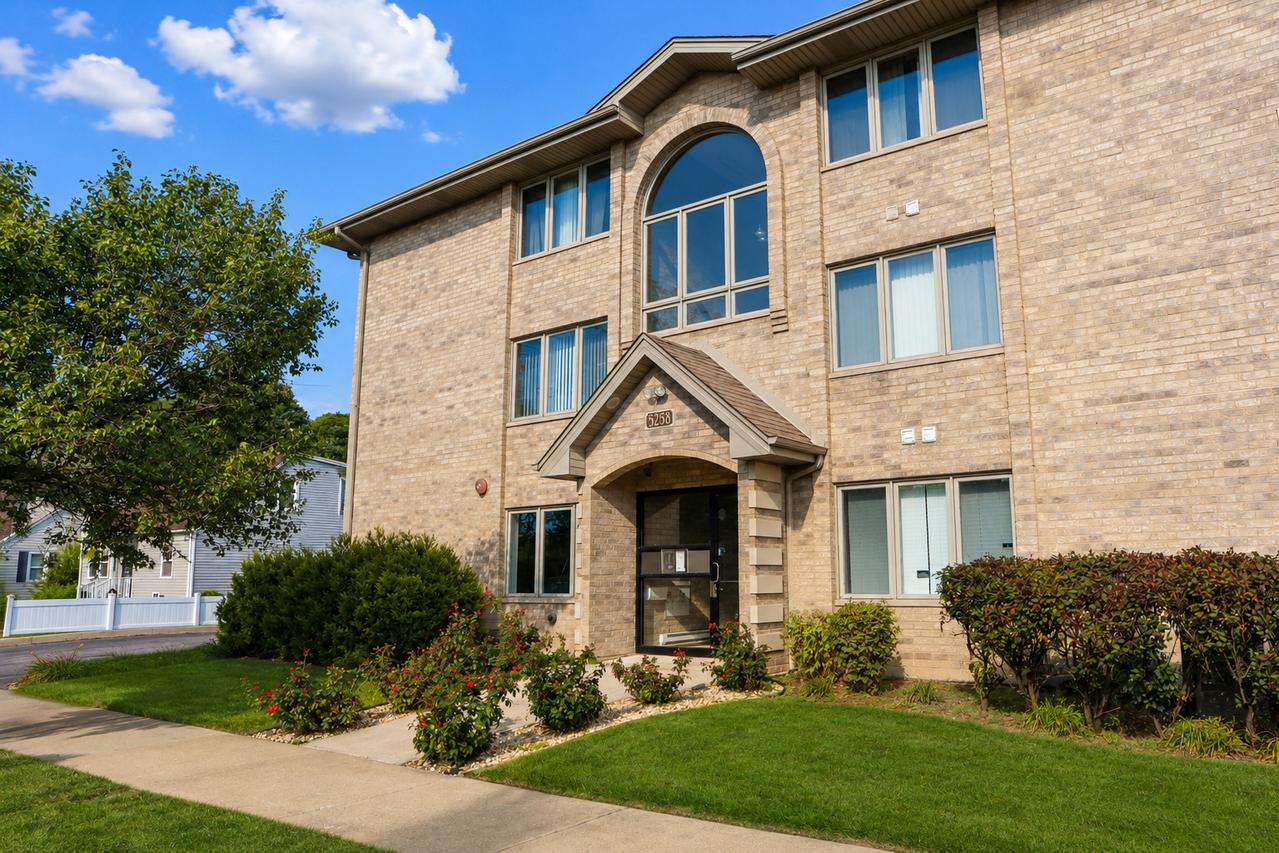 5258 W 79th St. #B3, Burbank, IL 60459