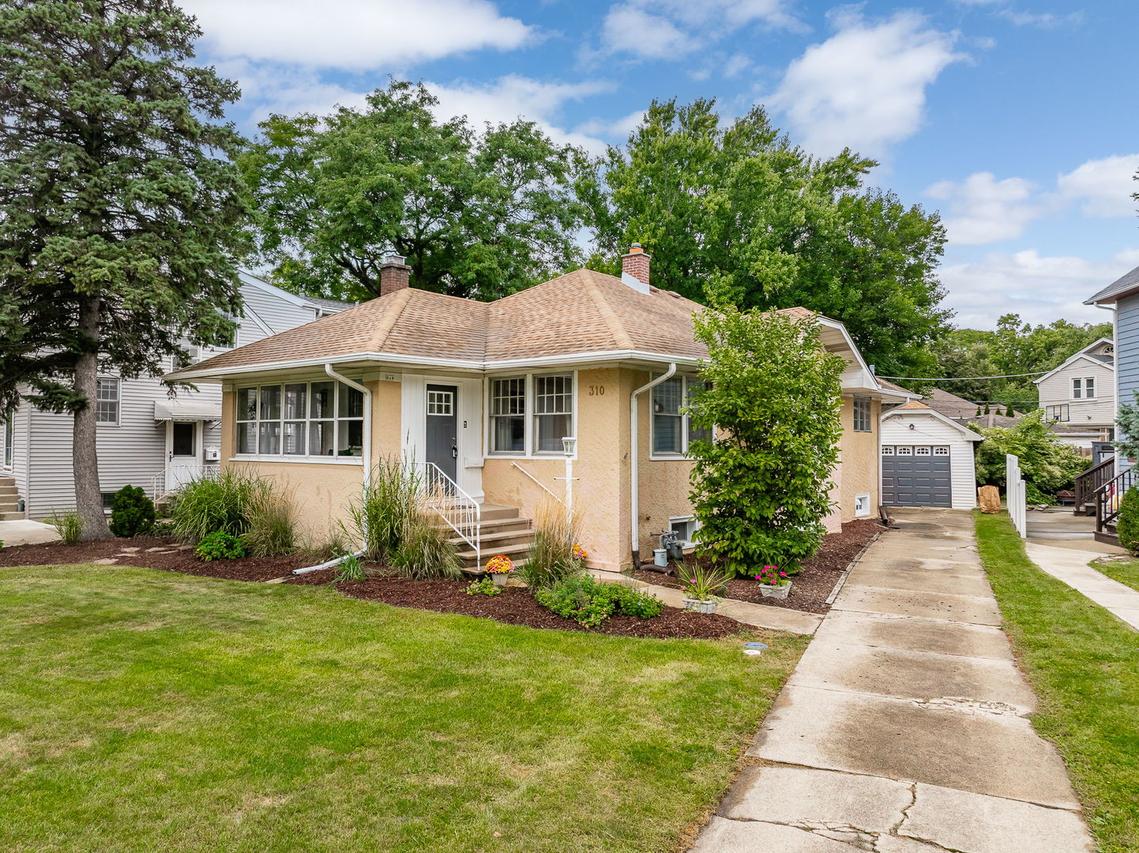 310 Shenstone Rd., Riverside, IL 60546