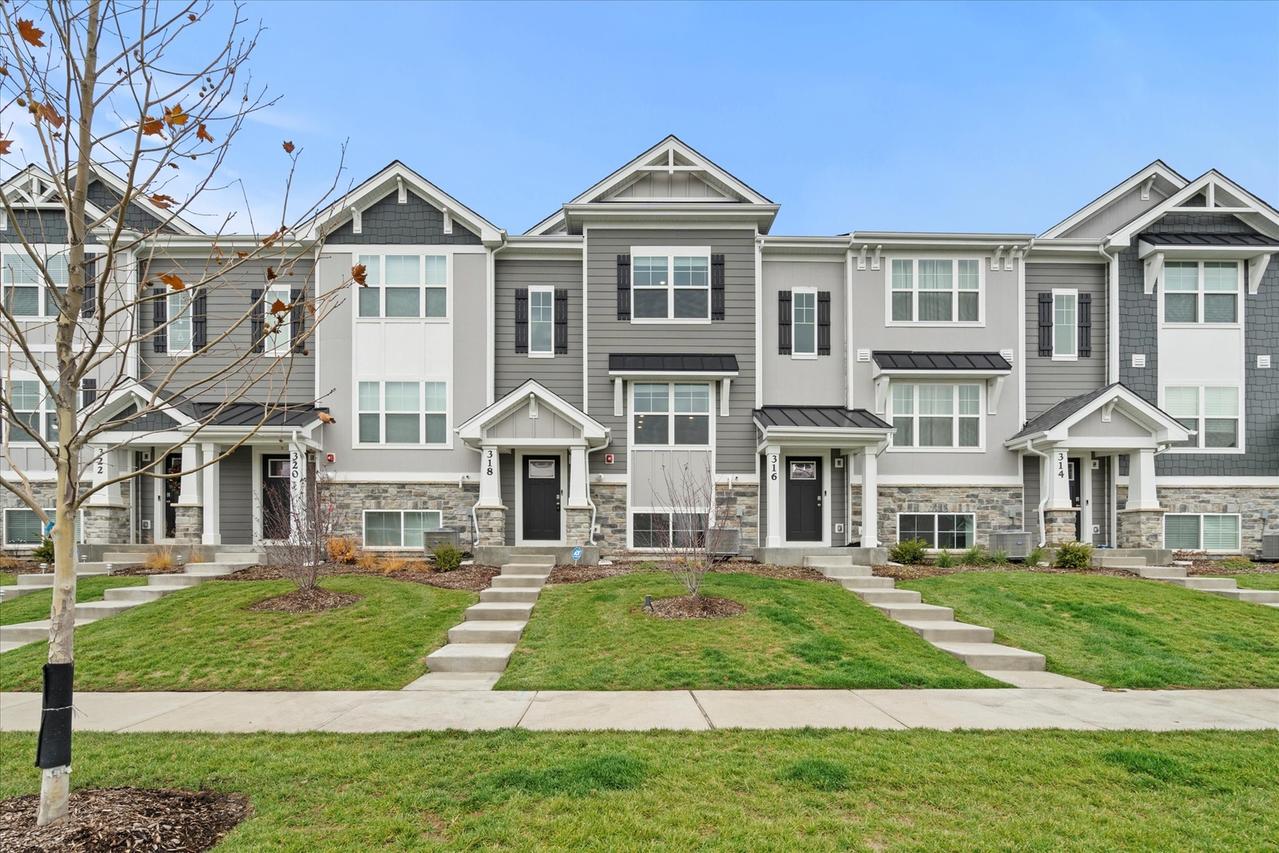 318 Basin Ct., St. Charles, IL 60174
