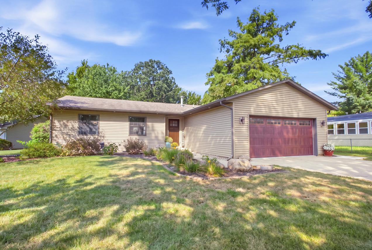 1103 Center St., Mahomet, IL 61853