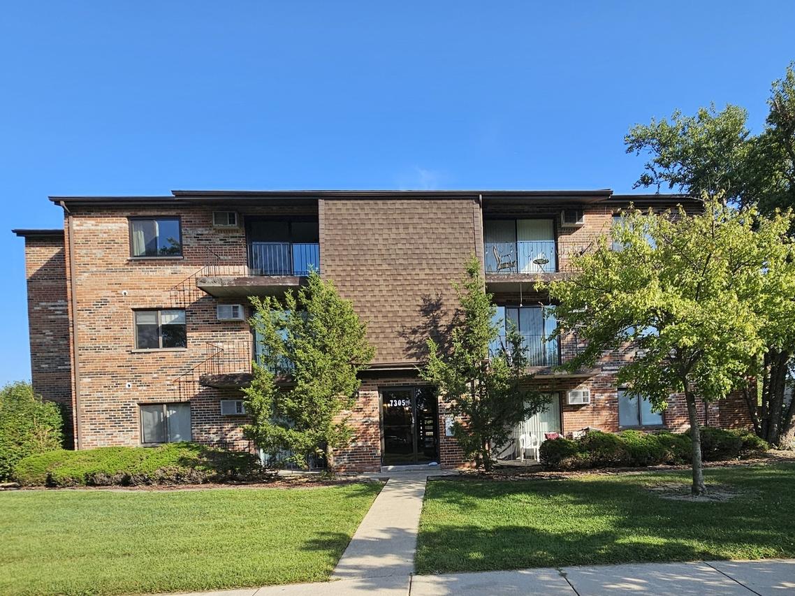 7305 Tiffany Dr. #2D, Orland Park, IL 60462