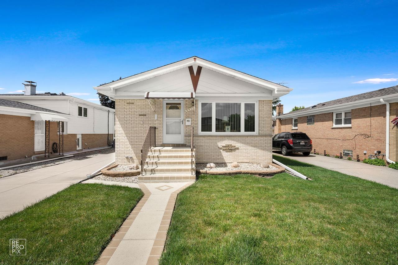 9972 Ivanhoe Ave., Schiller Park, IL 60176