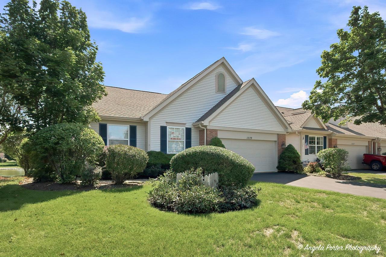 1229 E Oakwood Dr. #7-1, Fox Lake, IL 60020