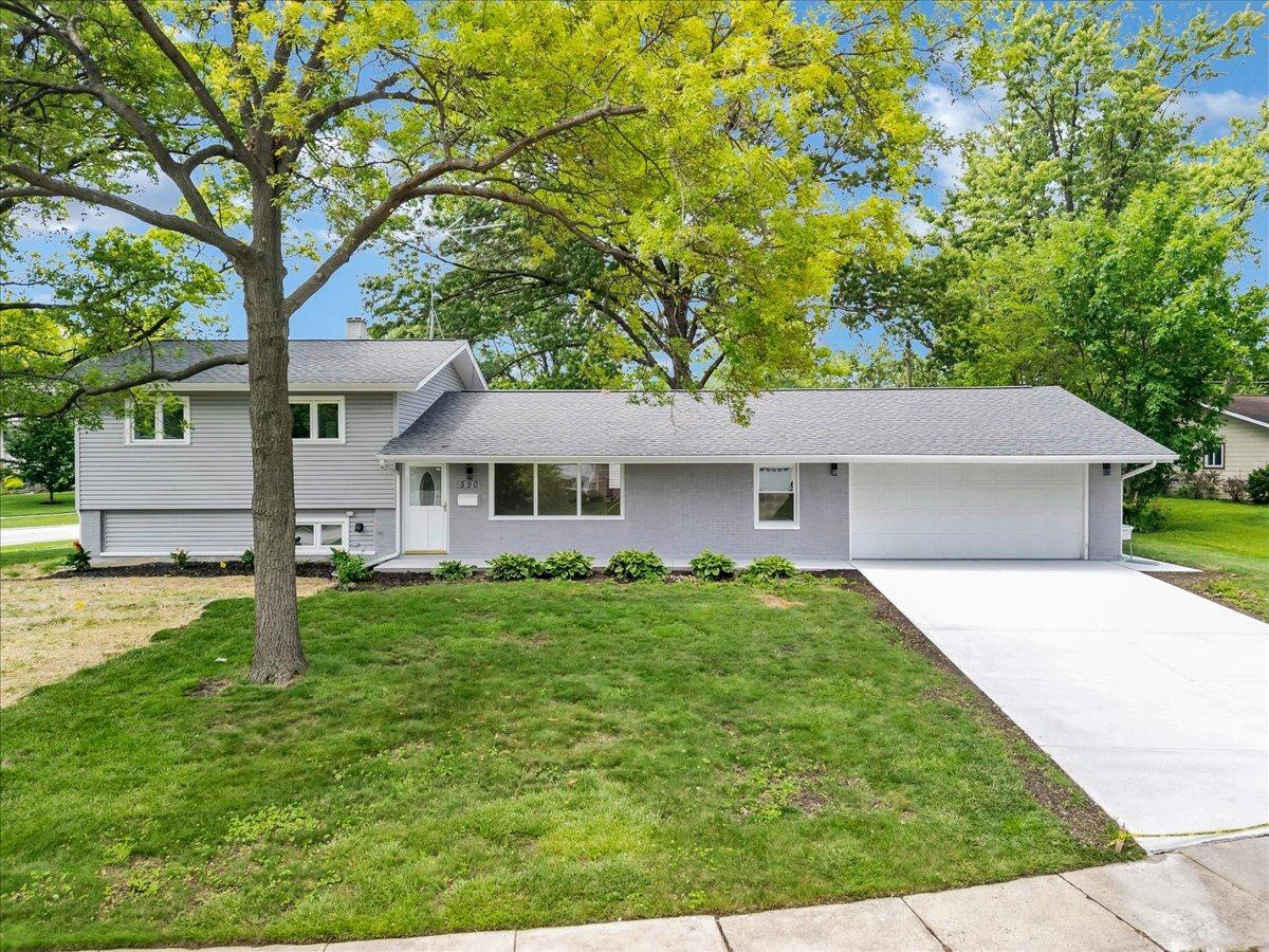 590 Durham Ct., Hoffman Estates, IL 60169