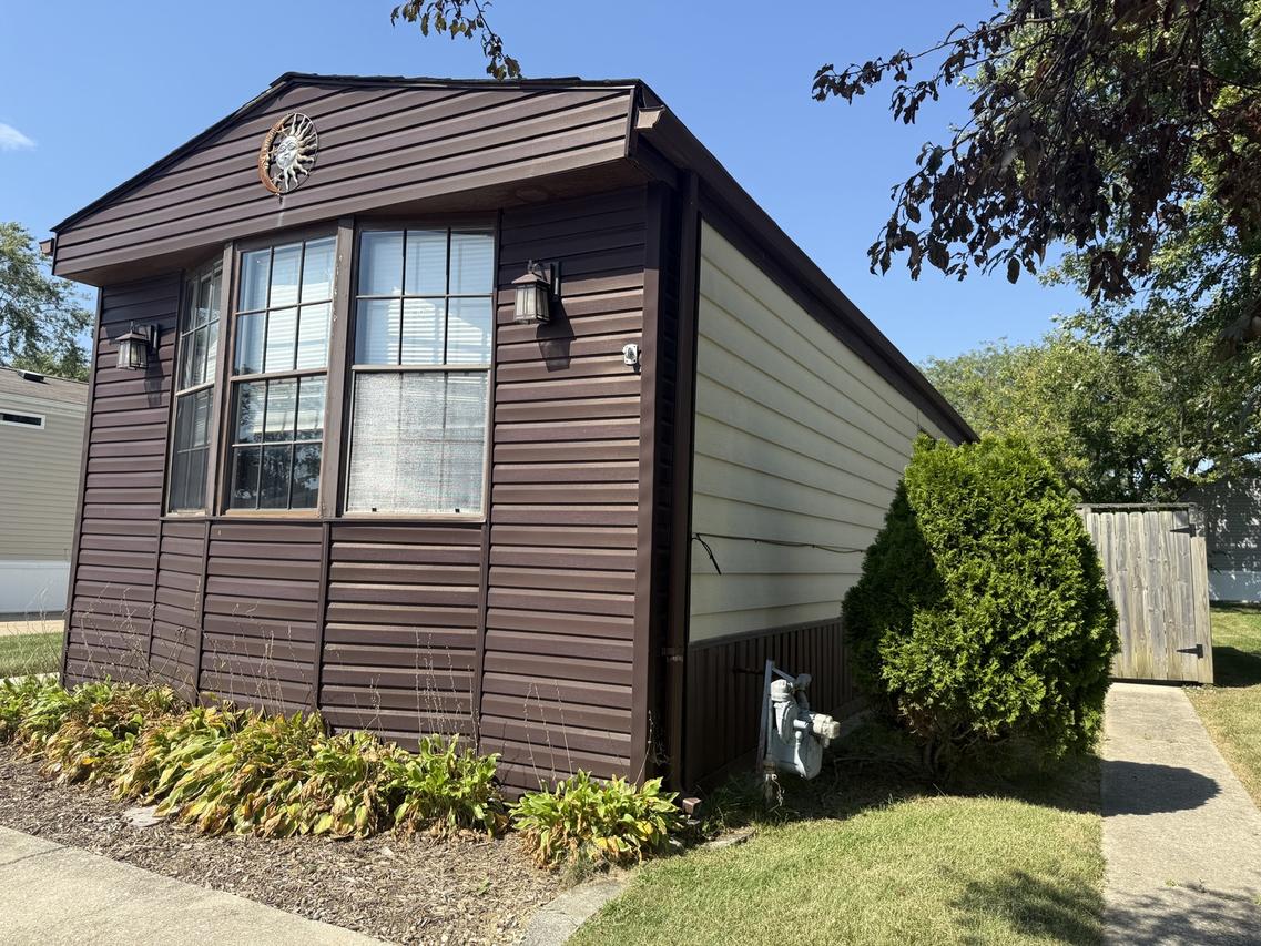 525 Moorfield Rd., Matteson, IL 60443