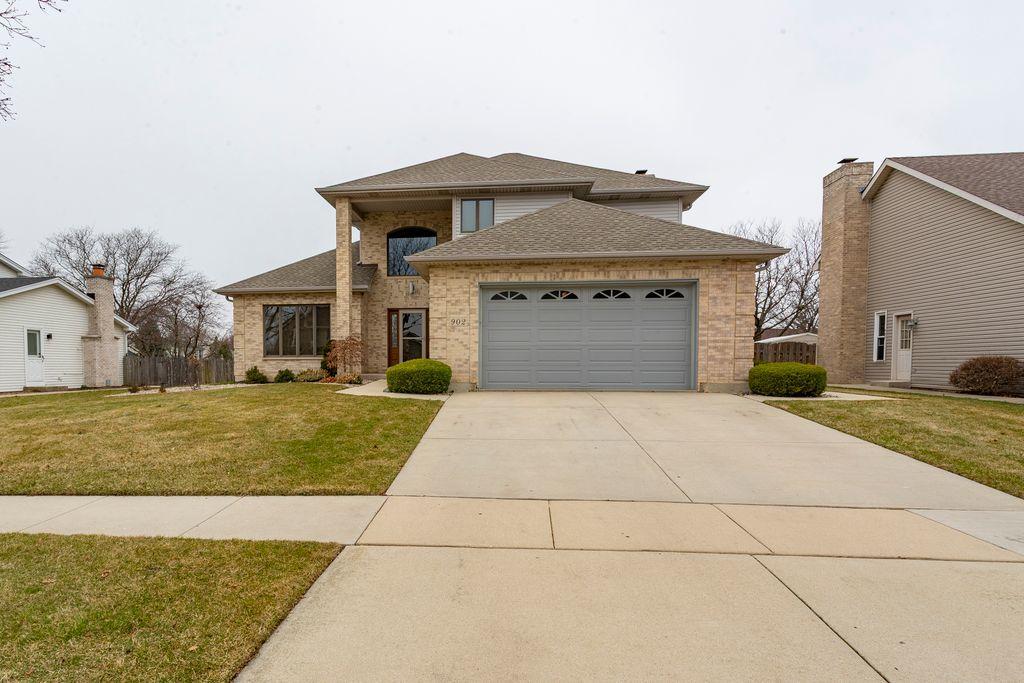 902 Somerset Dr., Carol Stream, IL 60188