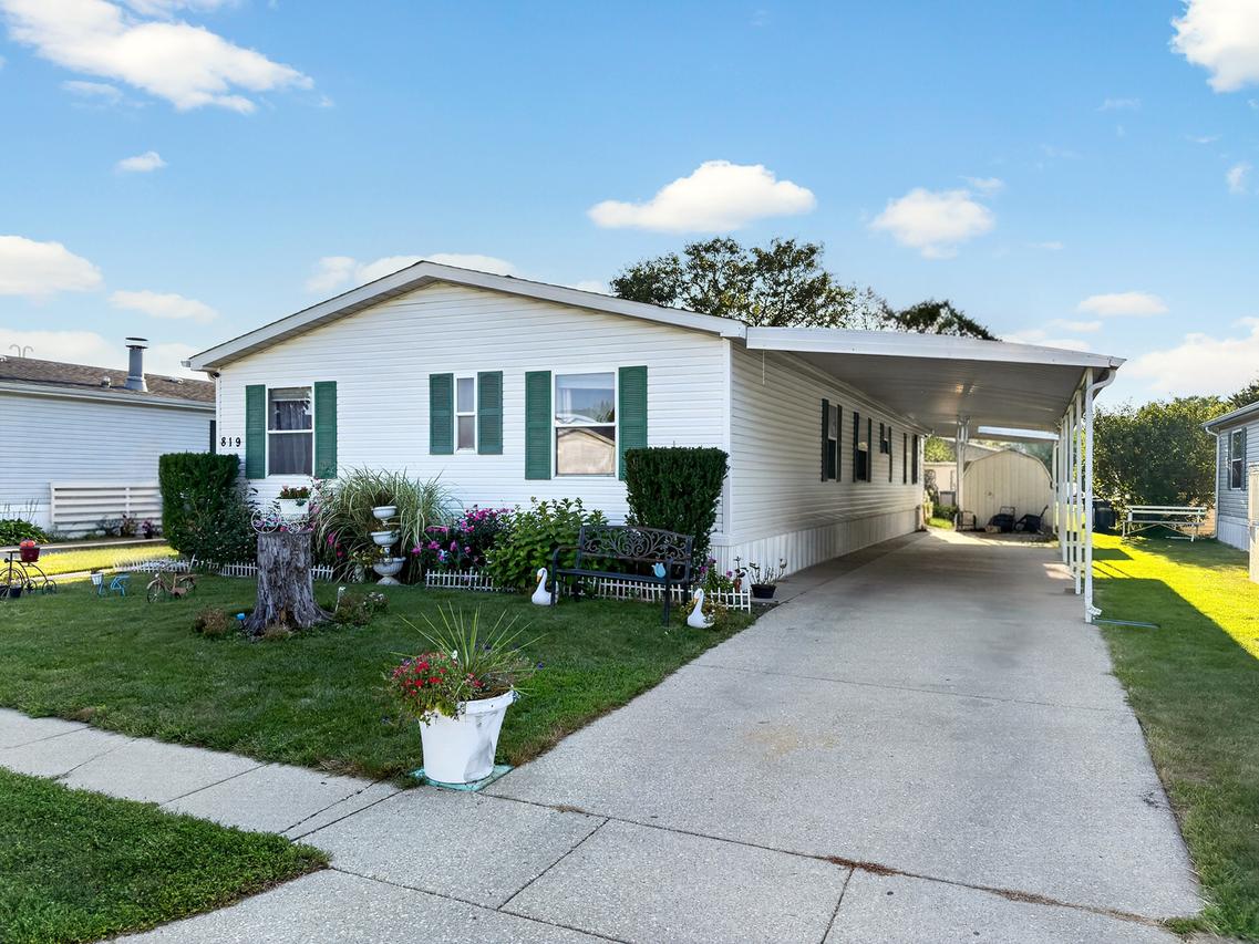 819 S 9th St., Dekalb, IL 60115