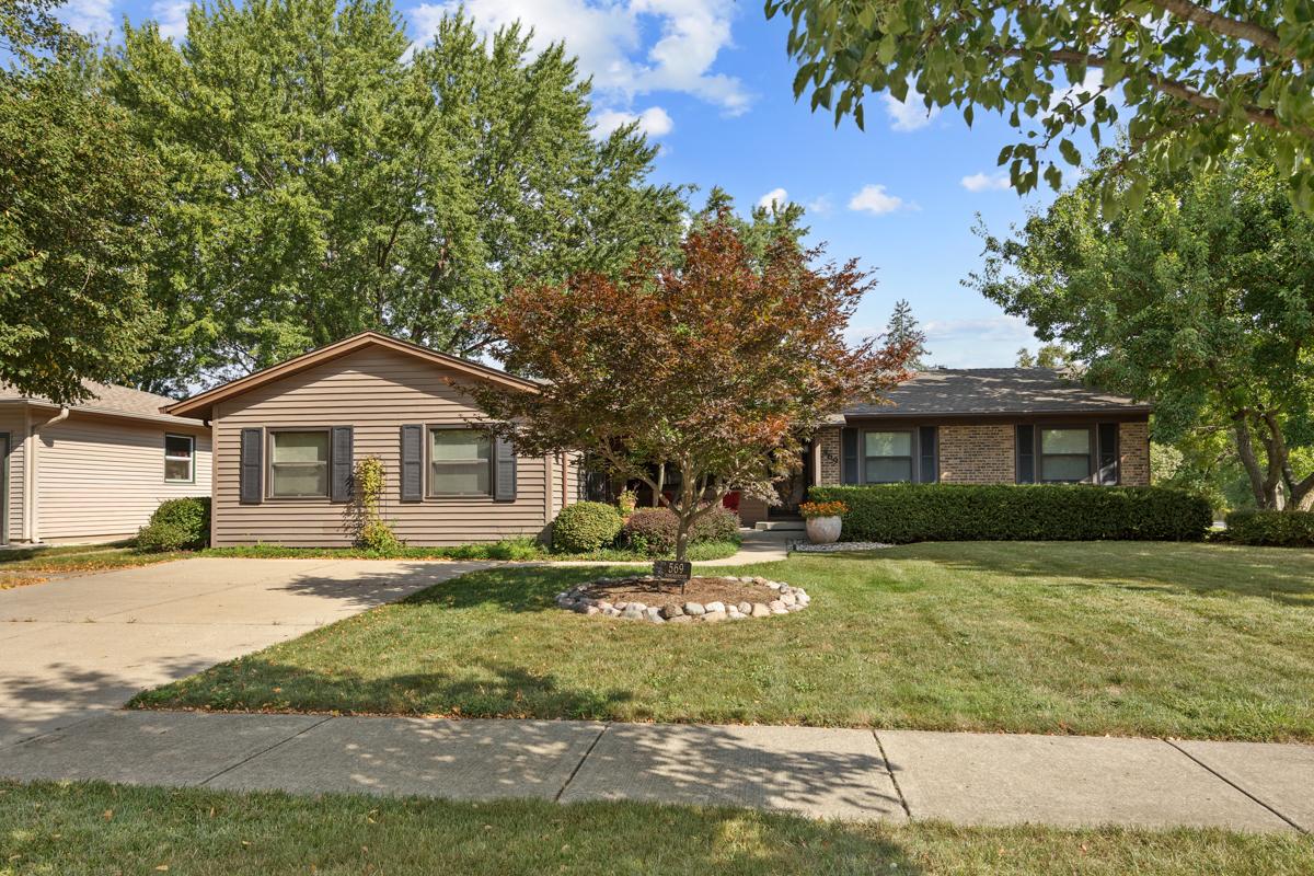 569 Northampton Cir., Elk Grove Village, IL 60007
