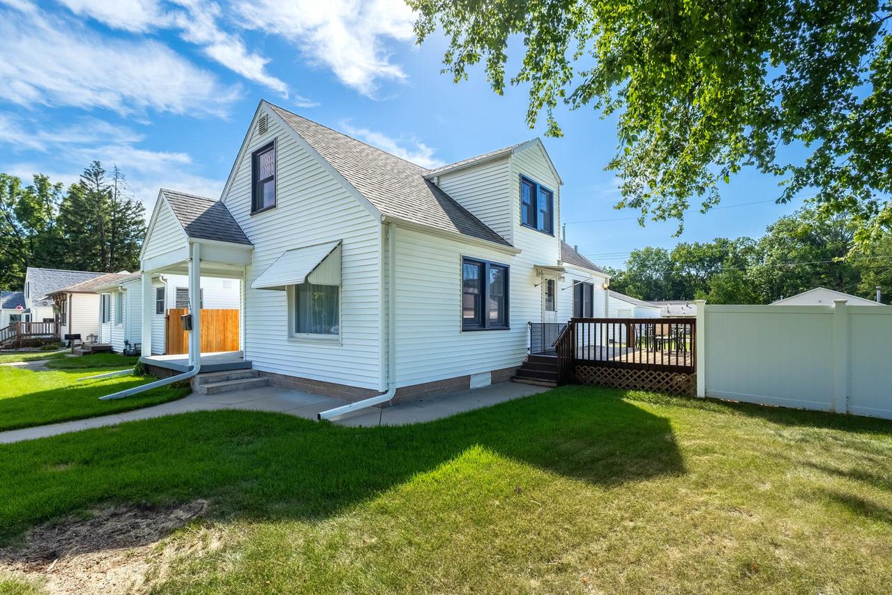 2521 33rd St., Moline, IL 61265