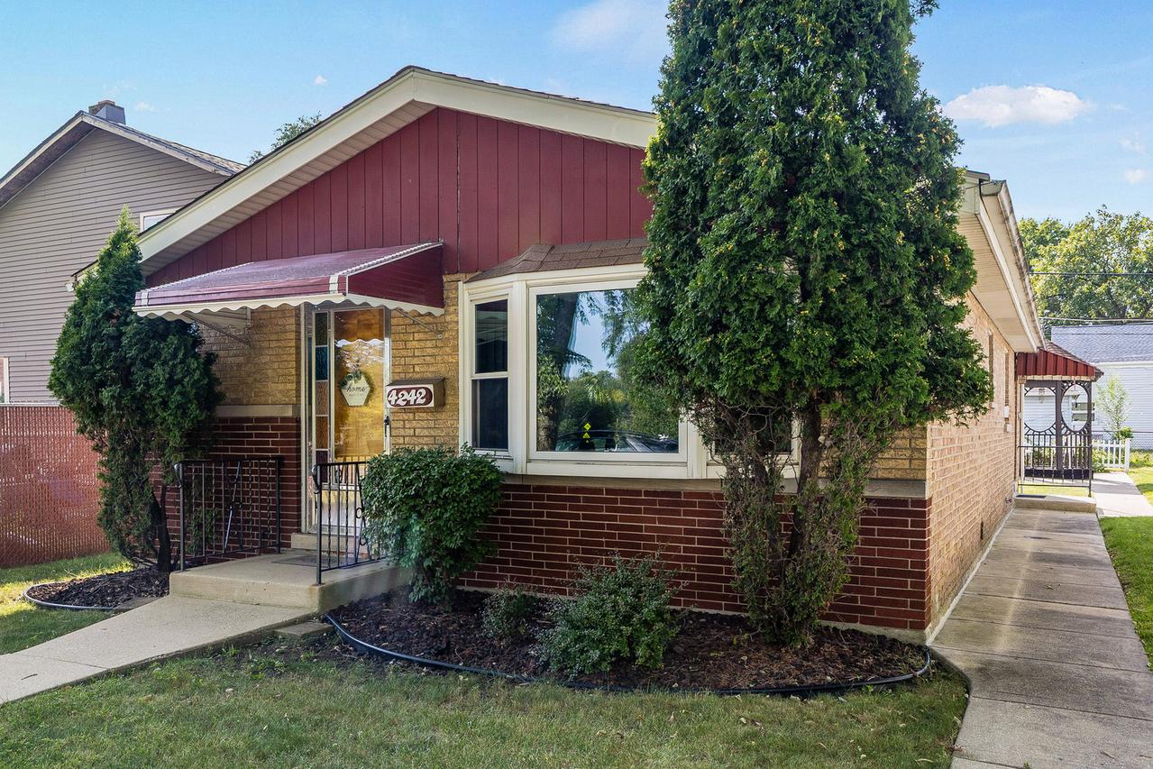 4242 Fishermans Ter., Lyons, IL 60534