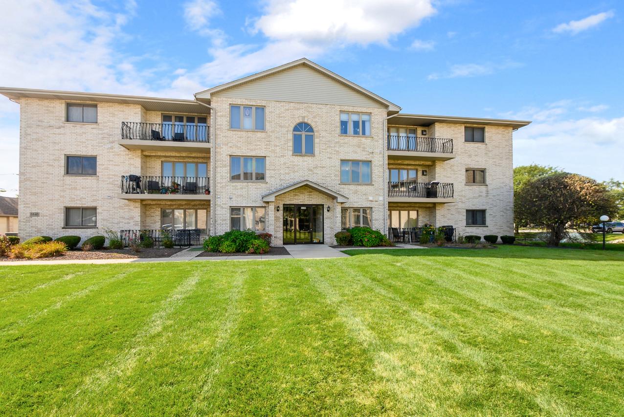 6640 183rd St. #2C, Tinley Park, IL 60477