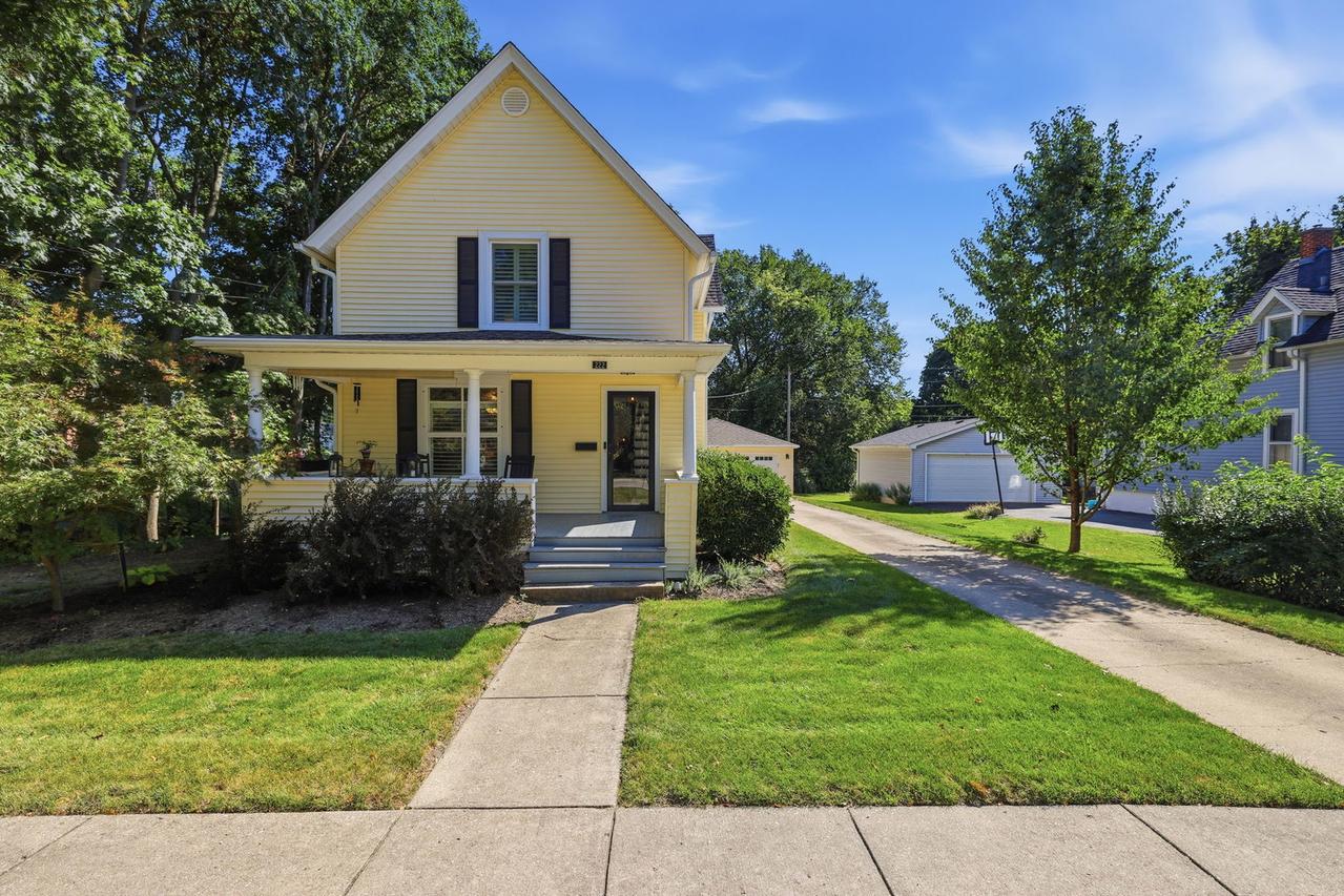 222 N 5th St., St. Charles, IL 60174