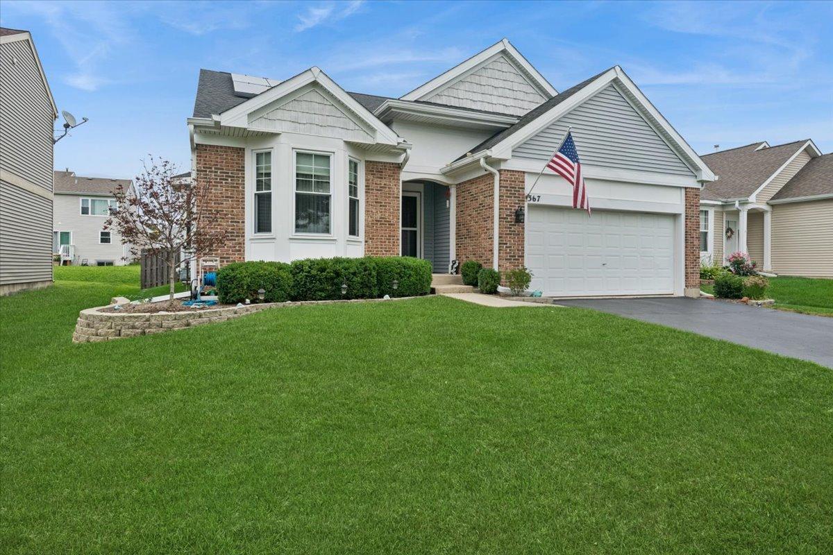 367 Larkspur Ln., Round Lake, IL 60073