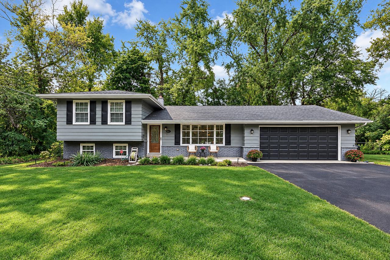 21 E Hillside Rd., Naperville, IL 60540