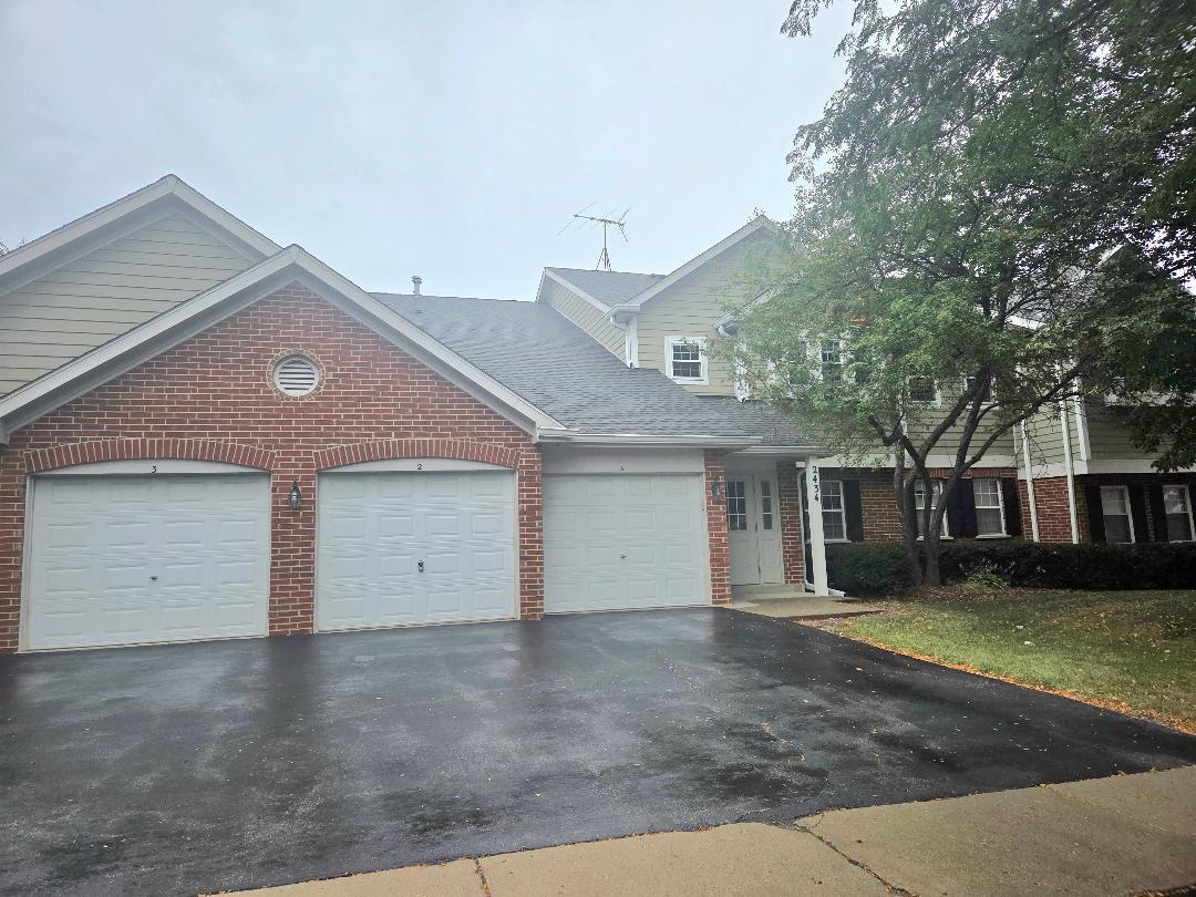 2434 Charleston Dr. #2, Schaumburg, IL 60193
