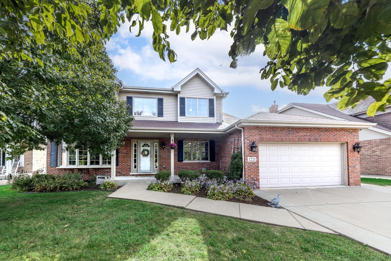 1221 Monmouth Dr., Lemont, IL 60439