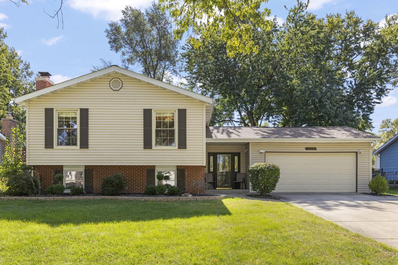 409 Maple Ln., Darien, IL 60561
