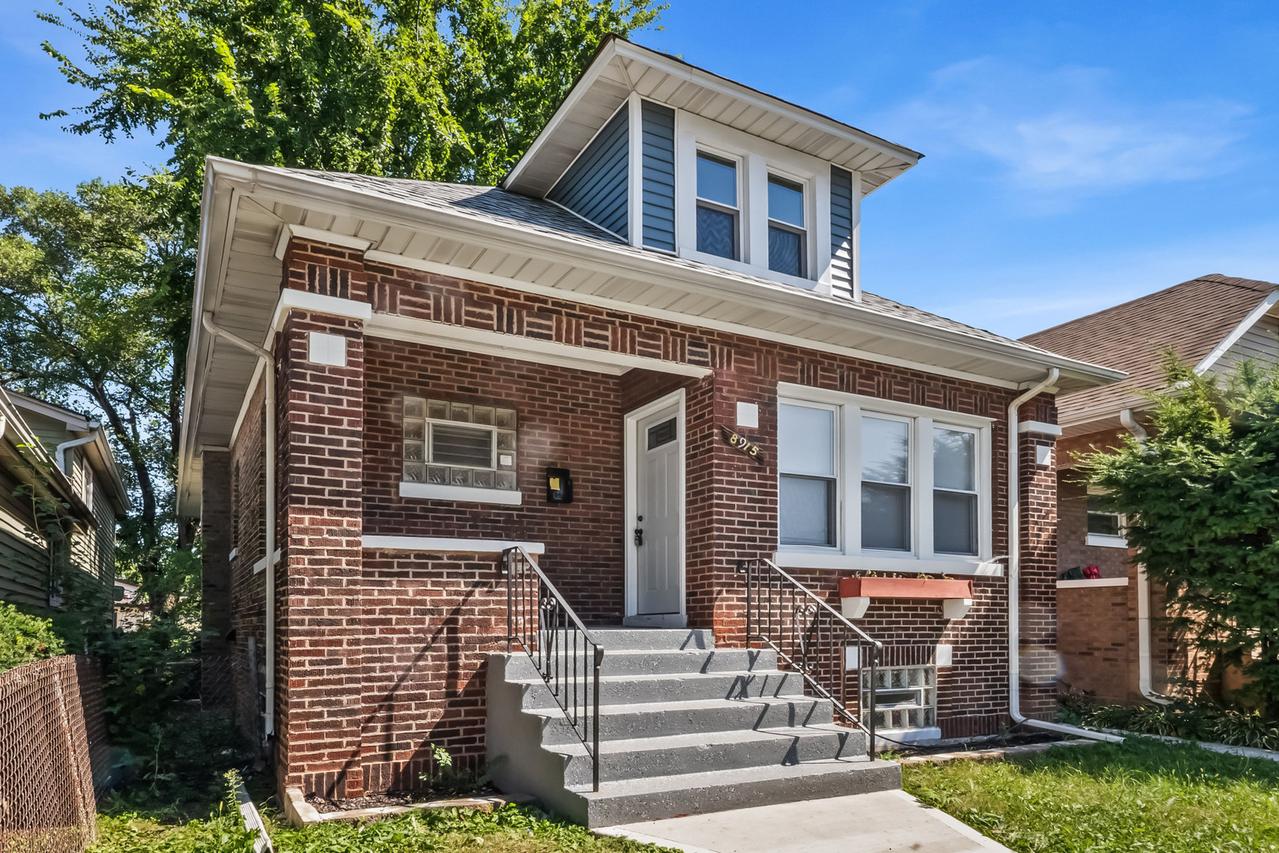 8915 S Racine Ave., Chicago, IL 60620