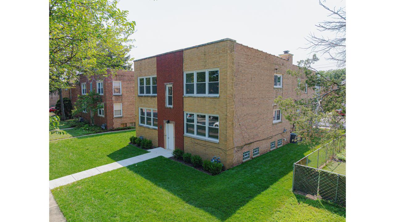 8914 Lamon Ave., Skokie, IL 60077