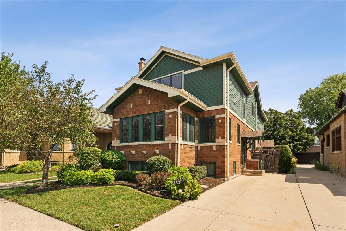 4929 N Fairfield Ave., Chicago, IL 60625