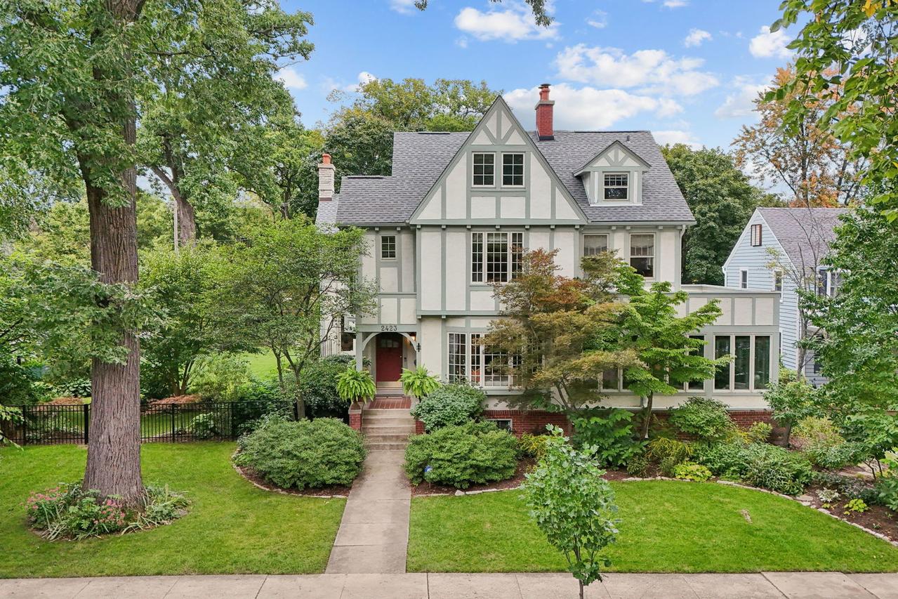 2423 Harrison St., Evanston, IL 60201