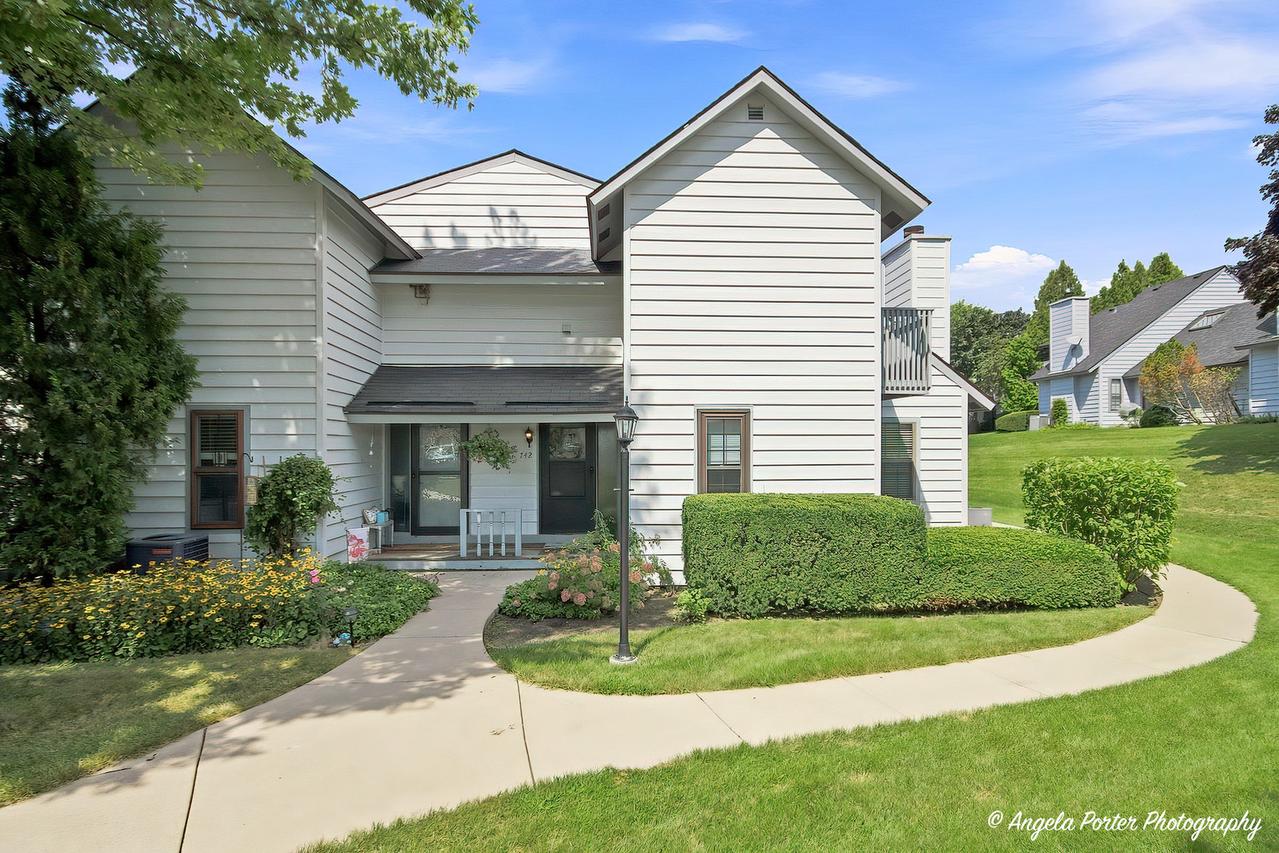 742 Glen Way, Gurnee, IL 60031
