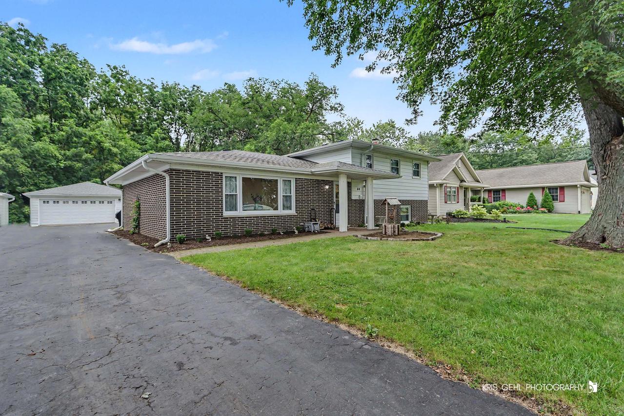 44 N Lake Ave., Third Lake, IL 60030