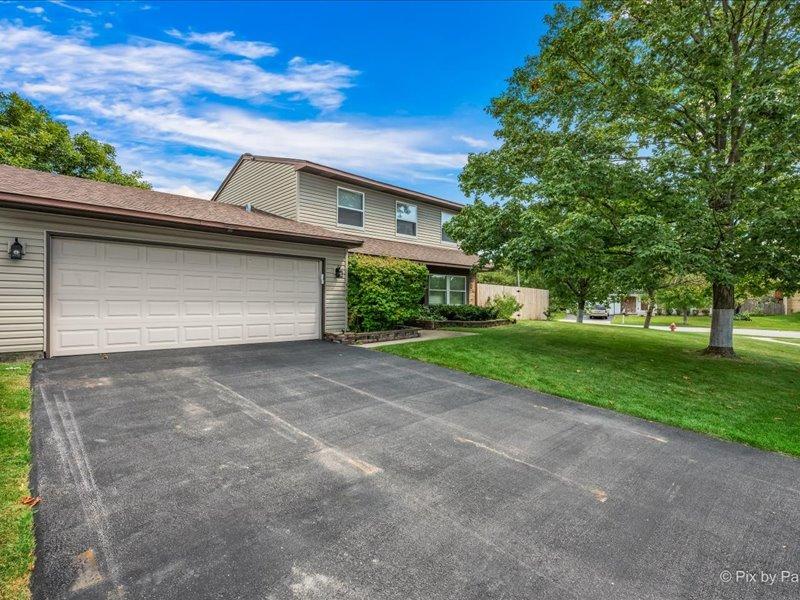 930 Pioneer Ct., Roselle, IL 60172