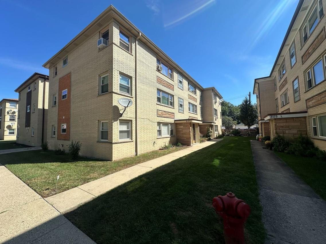 3129 N Nashville Ave. #2W, Chicago, IL 60634