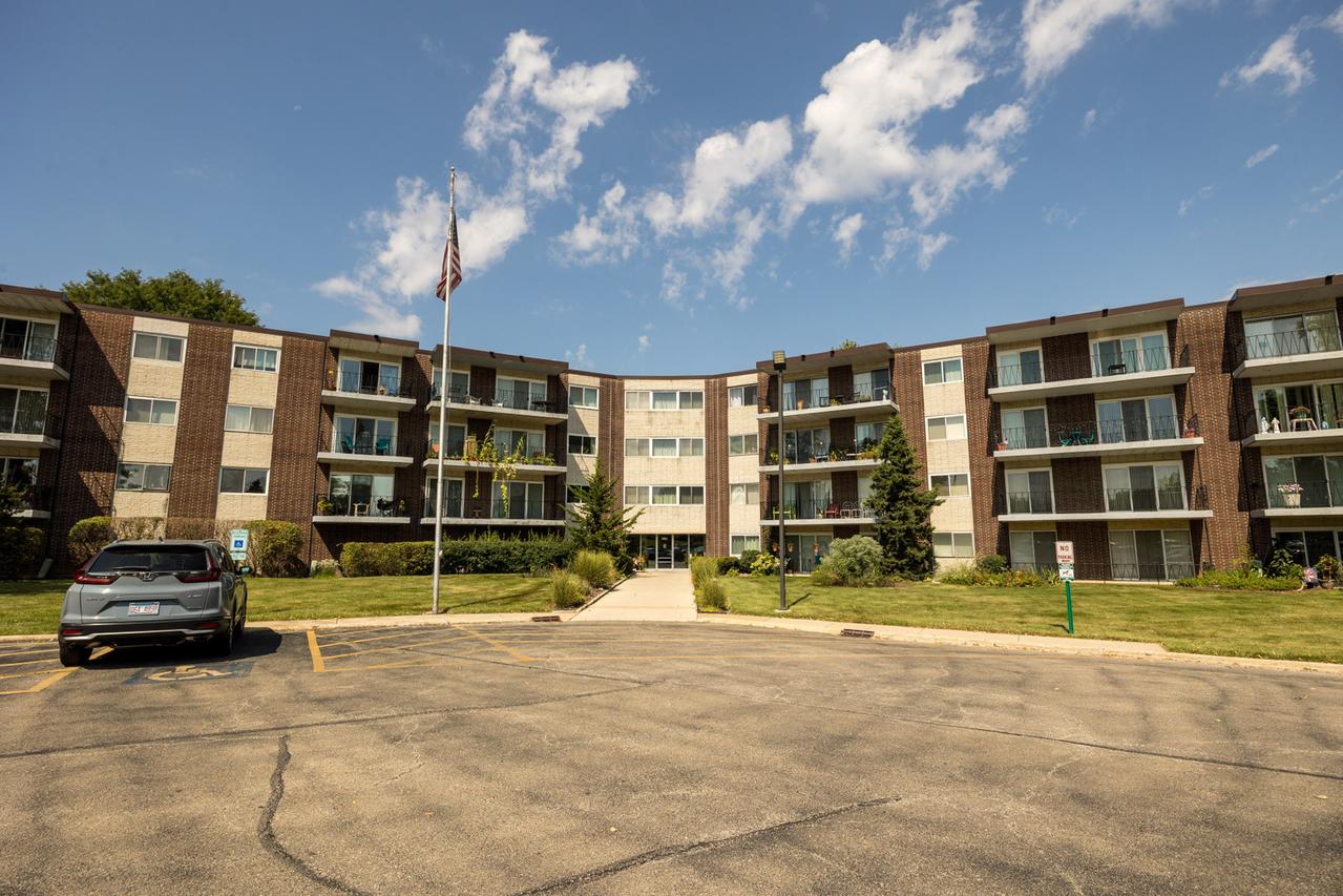 5540 Walnut Ave. #7A, Downers Grove, IL 60515