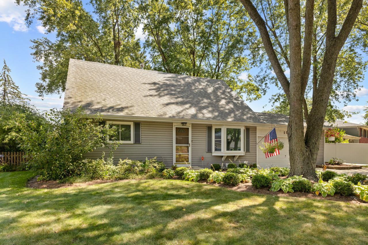 1552 Jobe Ave., St. Charles, IL 60174