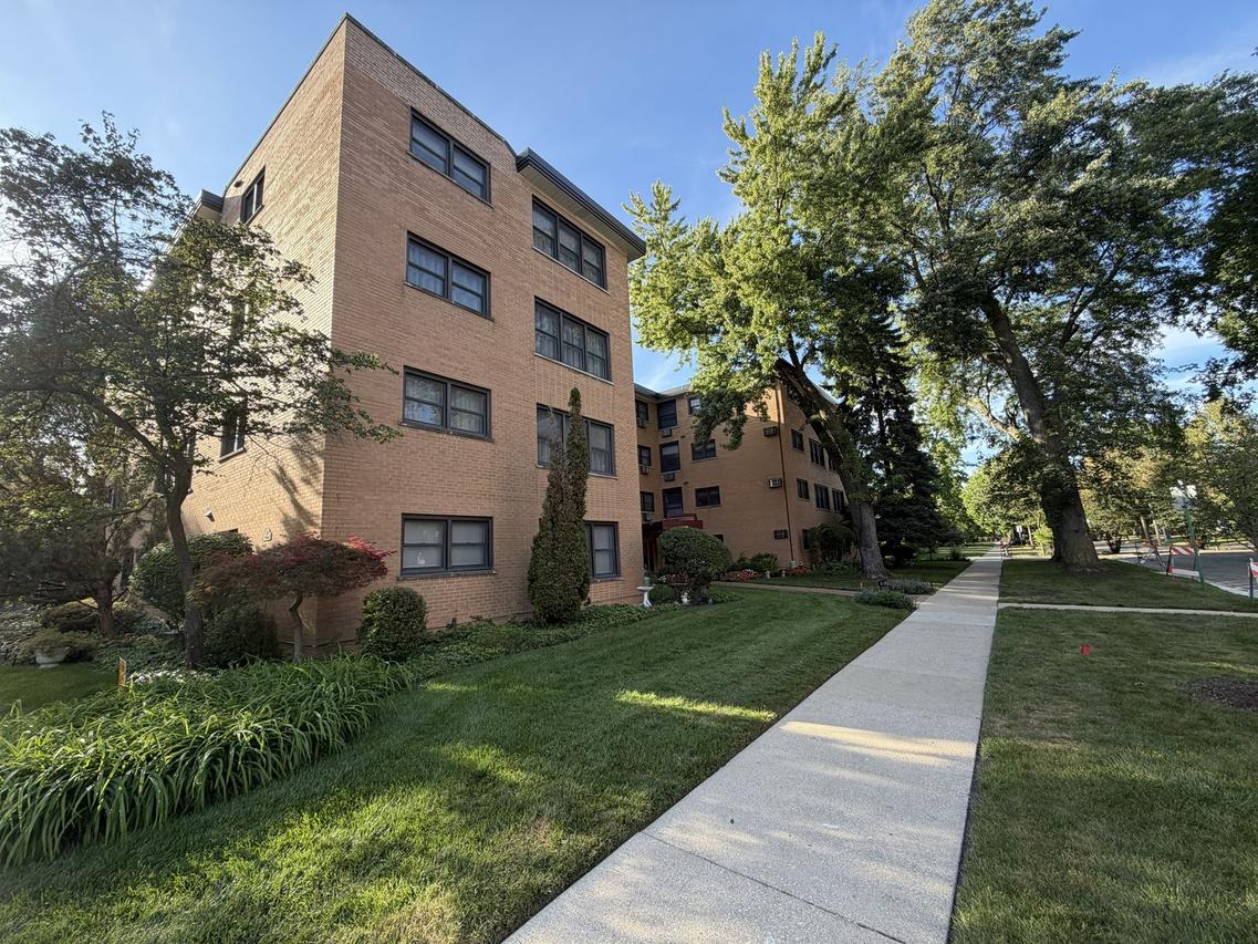 500 Washington Blvd. #102, Oak Park, IL 60302