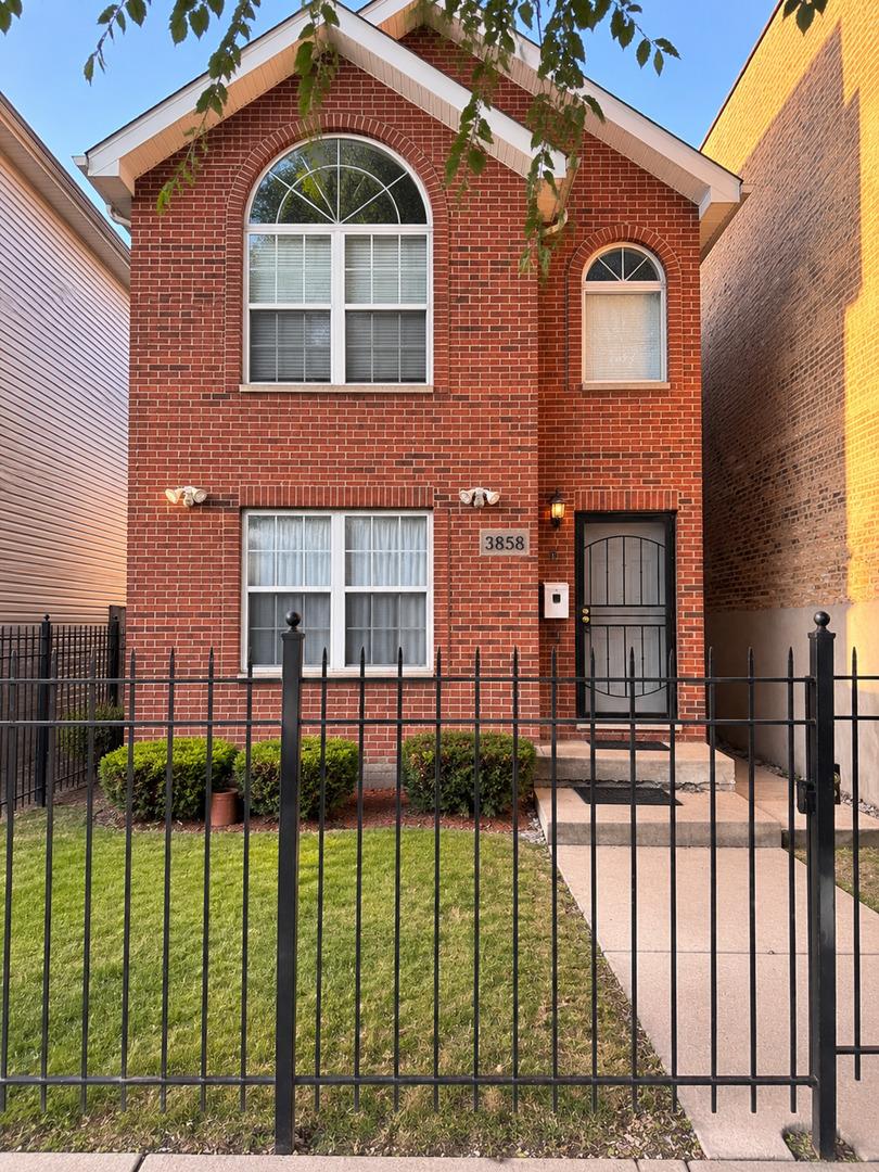 3858 W Grenshaw St., Chicago, IL 60624