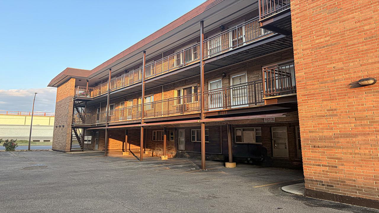 2330 N Harlem Ave. #1E, Elmwood Park, IL 60707
