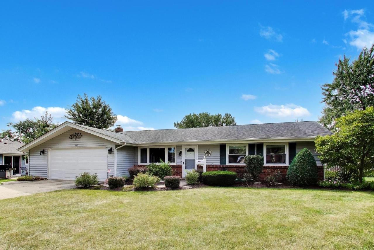 427 Kent Ct., Schaumburg, IL 60193