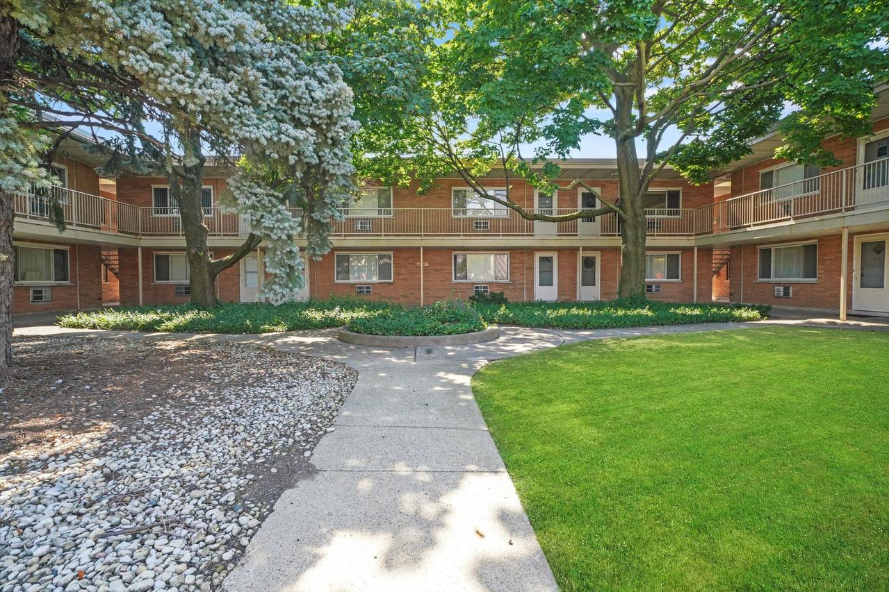 4211 W 95th St. #2D, Oak Lawn, IL 60453