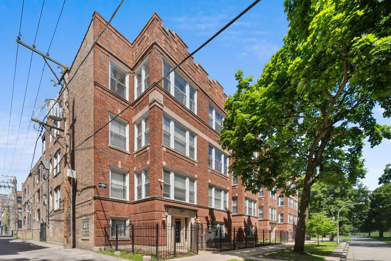6710 S Ridgeland Ave. #2B, Chicago, IL 60649