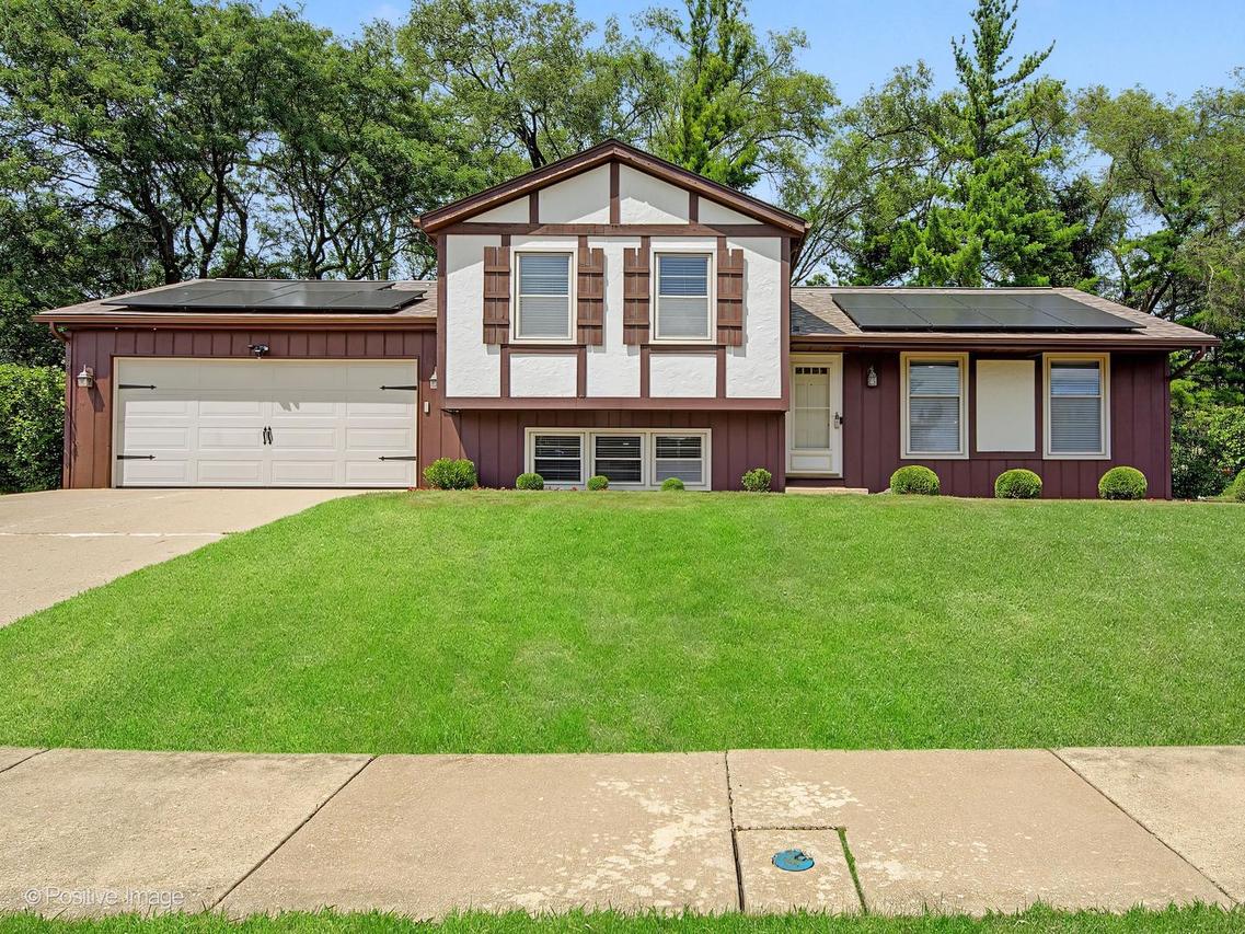 800 Marston Ave., Glen Ellyn, IL 60137