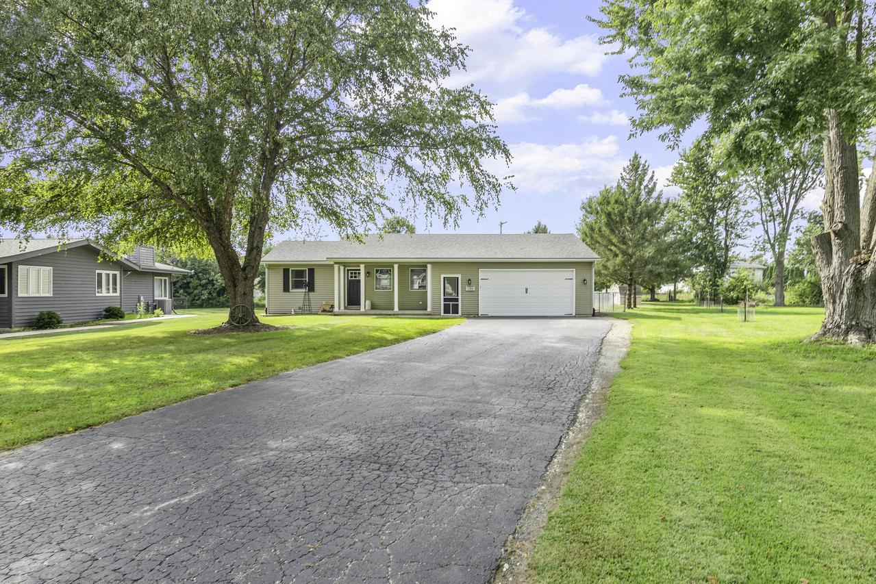150 Holiday Dr., Somonauk, IL 60552