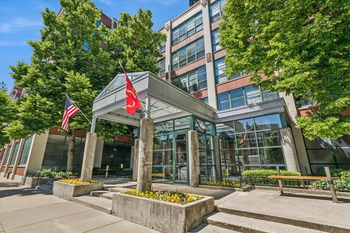 1800 W Roscoe St. #521, Chicago, IL 60657