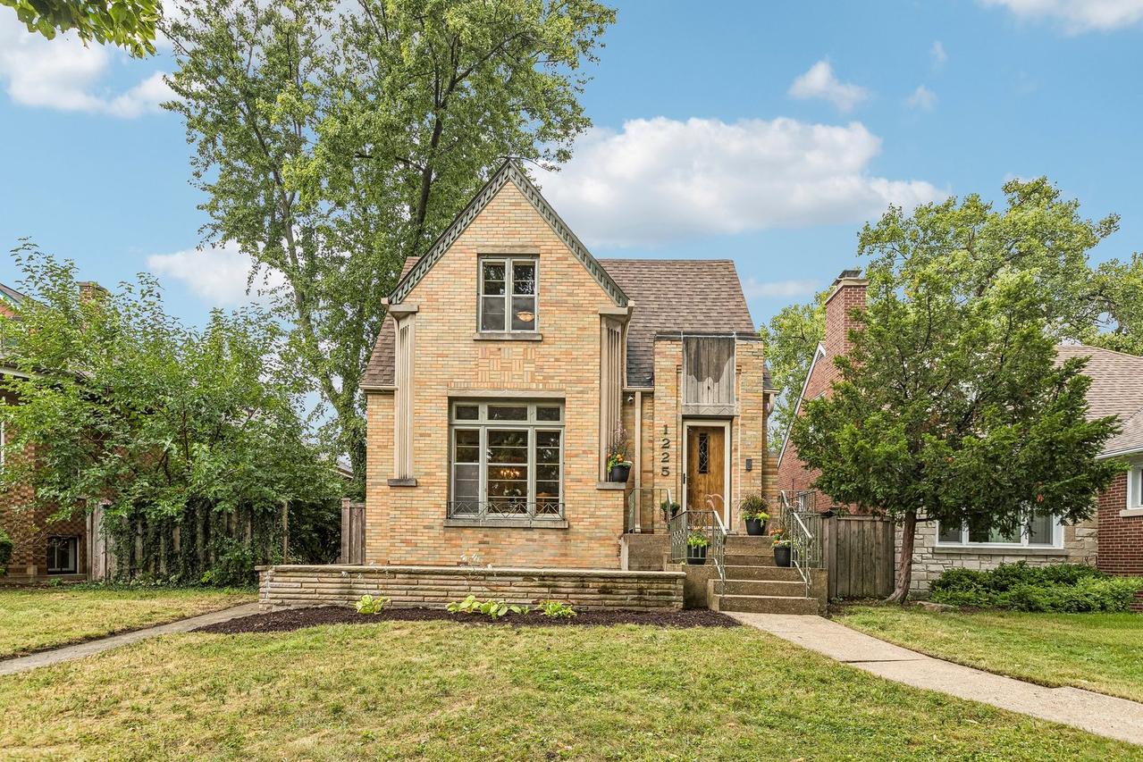 1225 N Grove Ave., Oak Park, IL 60302