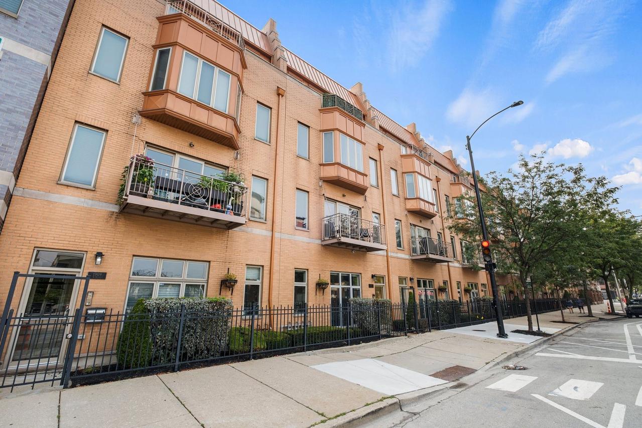 1911 S State St. #1, Chicago, IL 60616