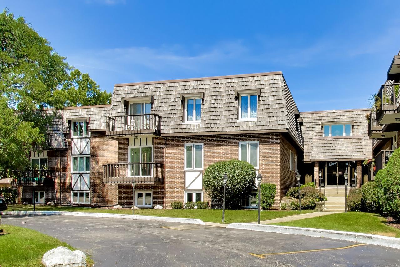 2300 W Talcott Rd. #2C, Park Ridge, IL 60068
