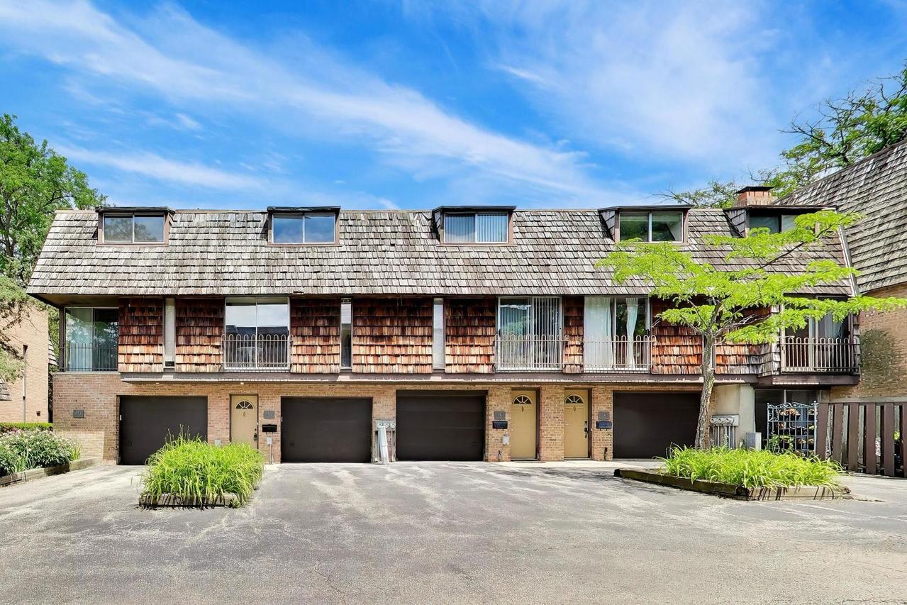 454 W Lageschulte St., Barrington, IL 60010