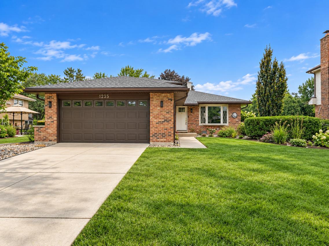1235 Virginia Dr., Westmont, IL 60559