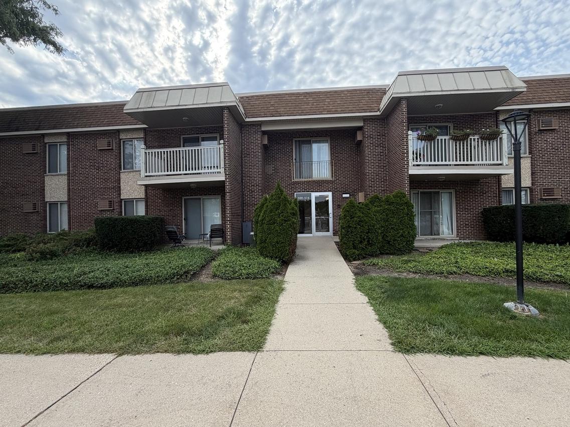 500 N Wilke Rd. #206, Palatine, IL 60074