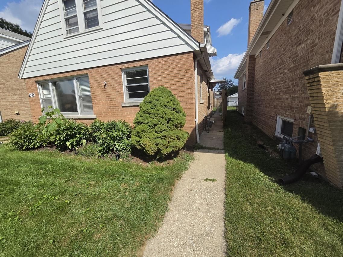 2339 Northgate Ave., North Riverside, IL 60546