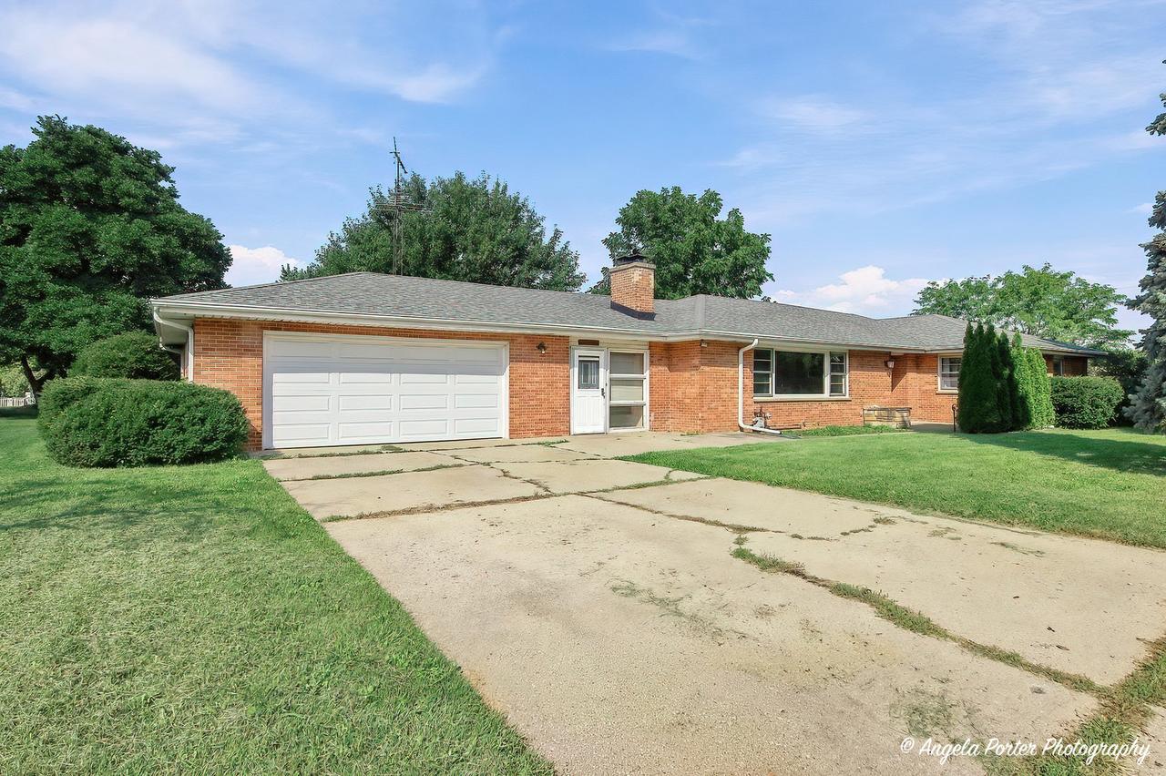 315 N Timothy Ln., Mchenry, IL 60050