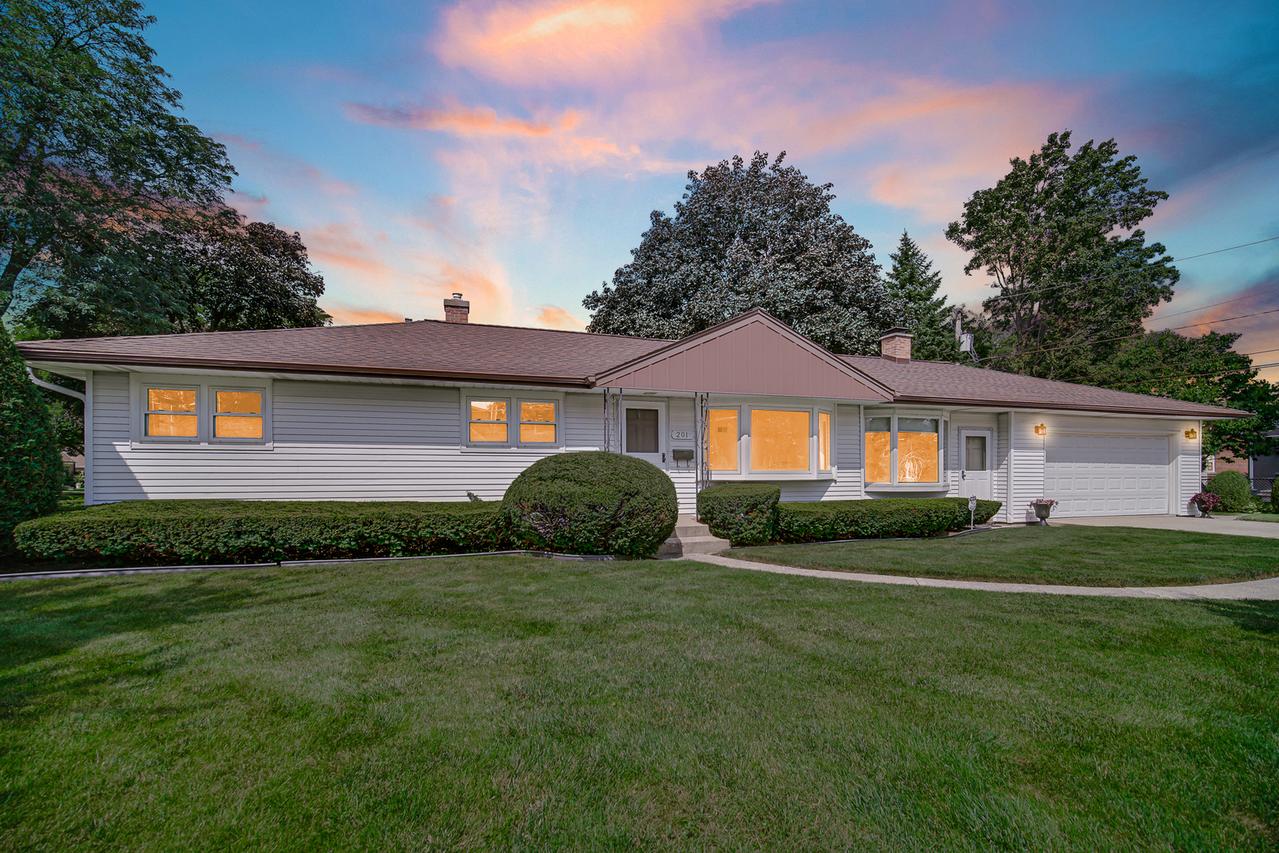 201 N Elmhurst Ave., Mount Prospect, IL 60056