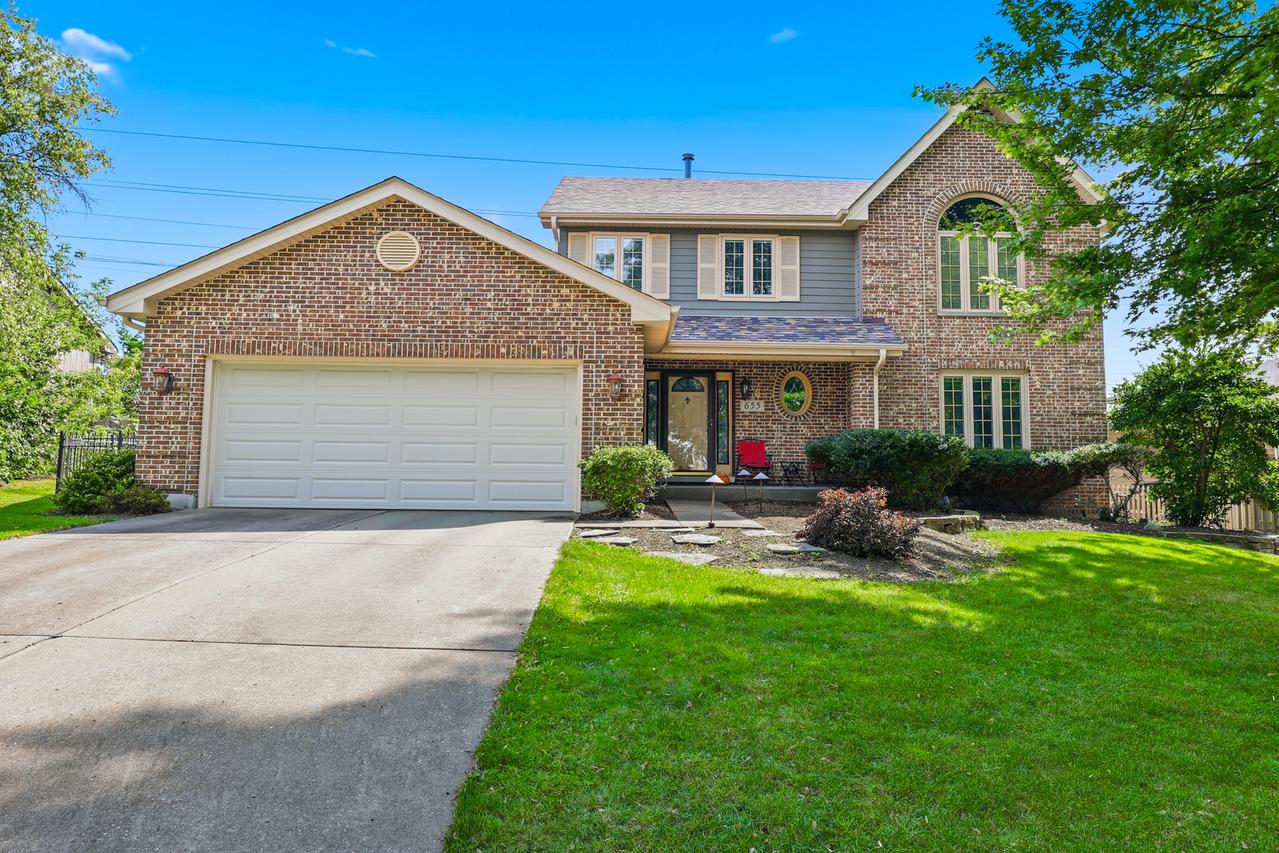 655 Crest Dr., Cary, IL 60013
